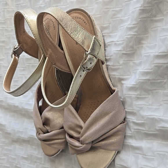 Clarks Margee Beth Gold Espadrille Wedge Sandals Vacation Resort Wear Boho - Picture 4 of 8